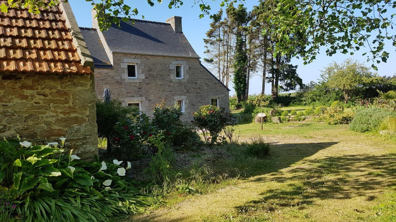 Villa fermette à Plounévez-Lochrist Extérieur photo