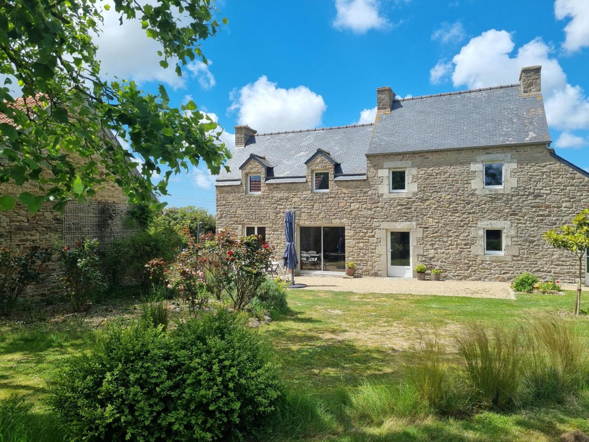 Villa fermette à Plounévez-Lochrist Extérieur photo